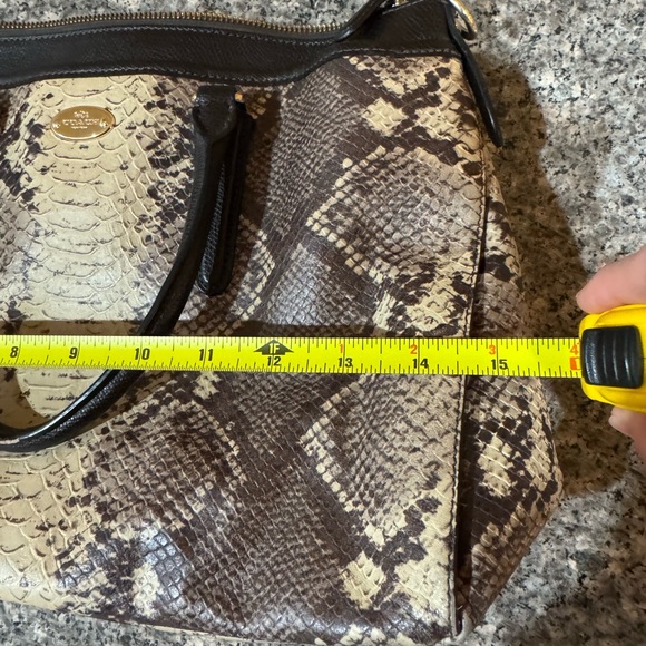Authentic Coach 35888 patient leather snake skin-like shoulder Bag - Picture 10 of 12